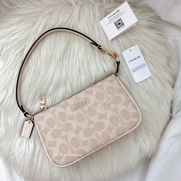 【COACH】Nolita 19 Signature Canvas/Sand Chalk Nolita 19 In Signature Canvas SAND/CHALK